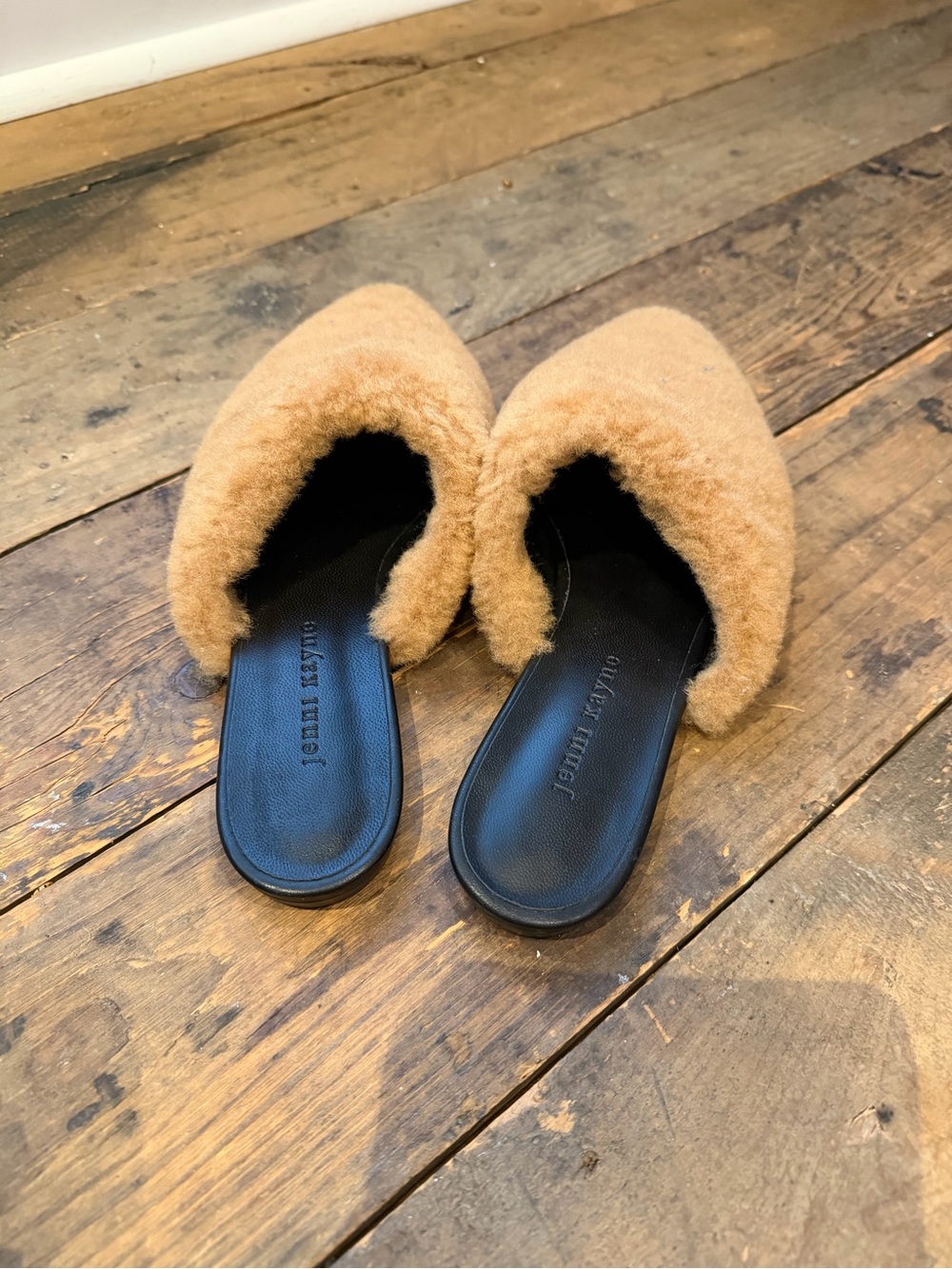 Jenni Kayne tan faux-shearling slide slippers with black footbed